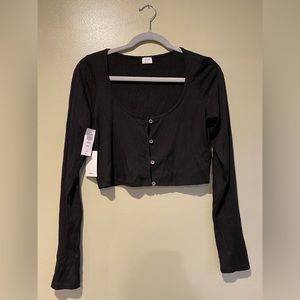 Aritzia 🖤 Wilfred Jessie Rib Knit Long Sleeve Crop Top with Loop Button NWT